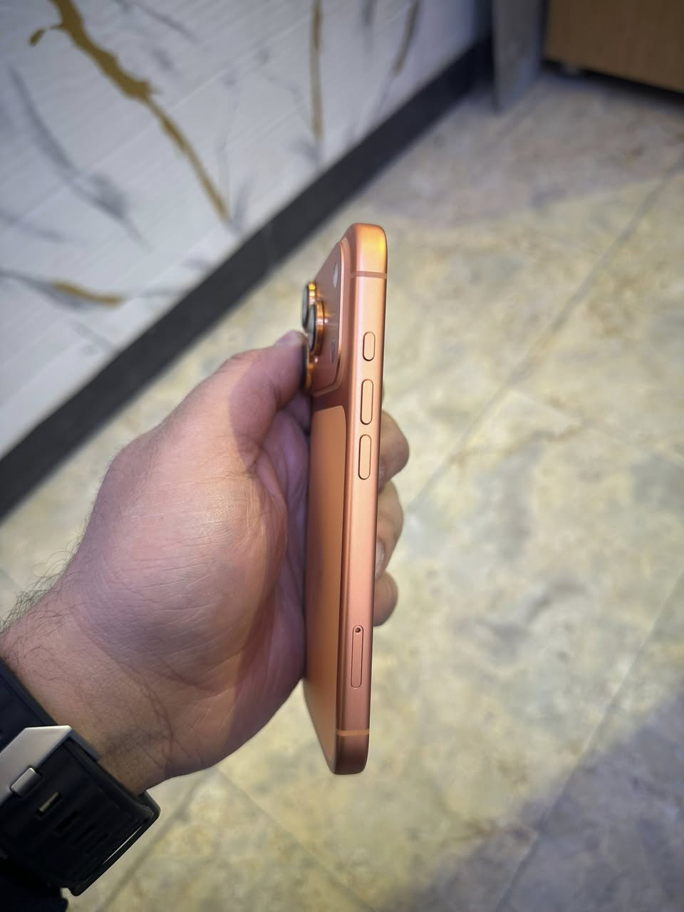 سلام عليكم ايفون 17 برو عادي ضمان ABM ذاكرة 256 بطارية 100‎%‎ عدد دورات الشحن 90 عنوان بغداد مشتل متواجد تصال فقط *********** سعر مليون 700
