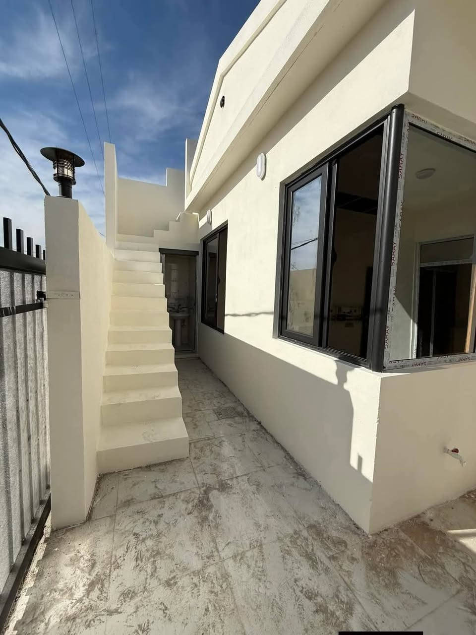 #أعلان (2951)

#دار #للبيع  🏠  بناء صفر موقع ممتاز فول نظام دكت على شارع عريض طابق واحد مربع
#نوع_الملك :-  طابو ملك صرف 
#المساحة :- دار  100 متر مربع على شارع 20
 
#الواجه :- دار 10 متر
#نوع #العقار :-  بأسم شخص واحد 
#محتويات :- دار غرفتين نوم +هول+استقبال+مطبخ+صحيات+درج خارجي
#الموقع :- حي الوحده قرب جامع الوحده

#السعر :-  دار 85 مليون بي مجال بي مؤجر 250الف
للإستفسار 
***********📞 ***********واتساب
نتشرف بزيارتكم ونستقبل كافة عروض التجاريه والسكنيه في كافة مناطق كركوك
