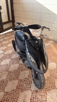 دراجه ماكس عدله للبيع الدراجه نضيفه بس بيه دخان ابيع كايمه بس ما مفتوح...