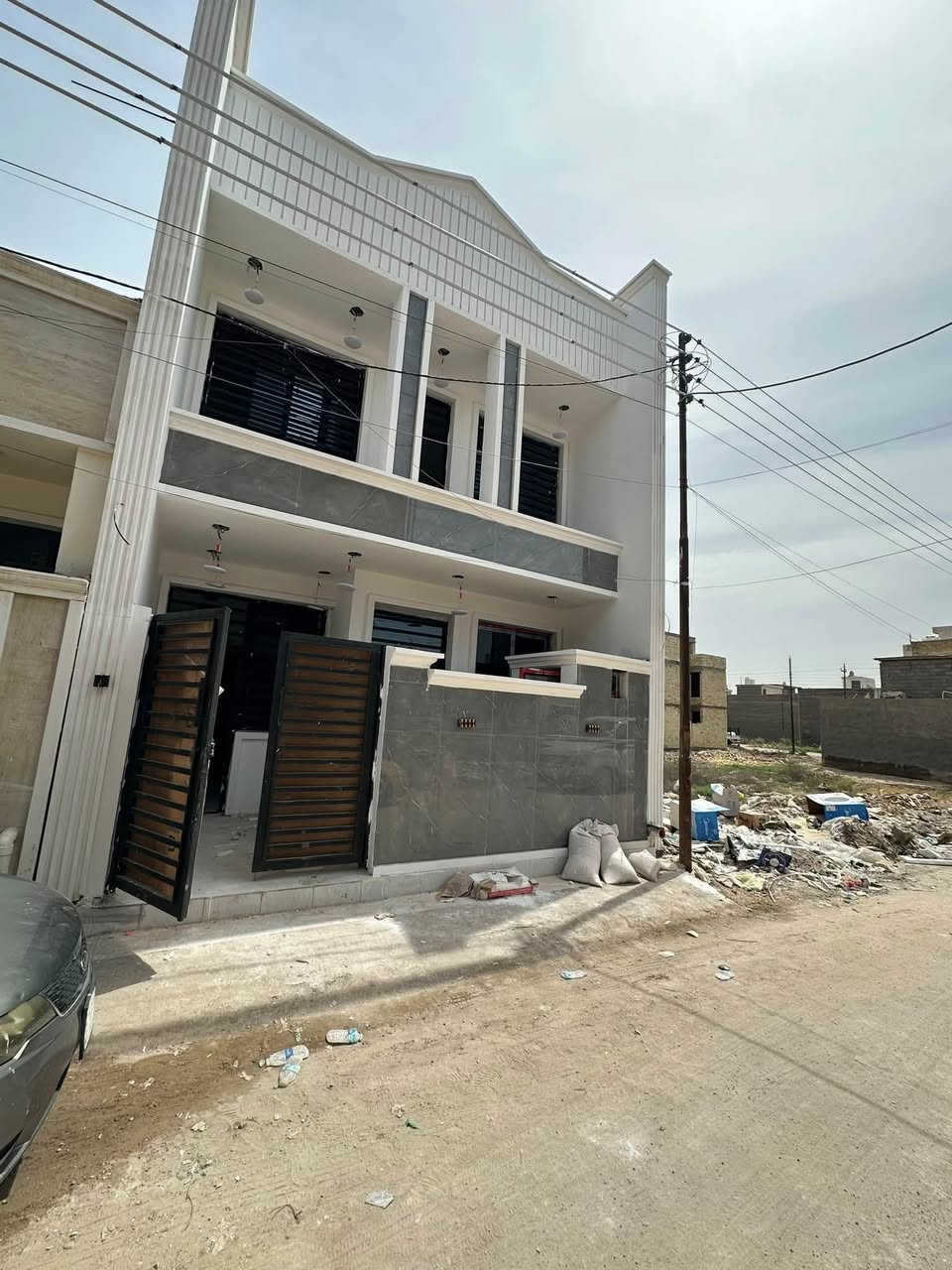 بيت 🏠 100م طابقين#للبيع
3غرف + ستقبال+مطبخ 
صاله + صحيات3 
سعر 120مليون 
تنازل شركة + قرار محكمه 
📍لبوعيثة_ مجمع العدل فرع ثالث 
للاستفسار ***********
