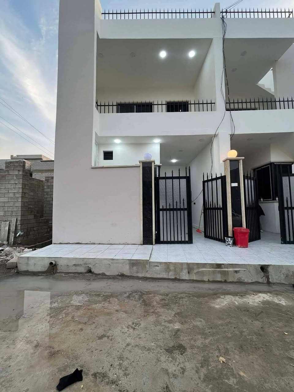 دار للبيع مساحه ١١٠ متر  طابقين في حي التعليم  العالي جمعية غرفة تجارة  ٤ غرف نوم وهول وستقبال ومشتملات داخل وخارج وخدمات كامله ماء كهرباء تبليط السعر 90 وبي مجال للاستفسار اكثر ***********
*********** واتساب ***********
#موصل #الجميع
