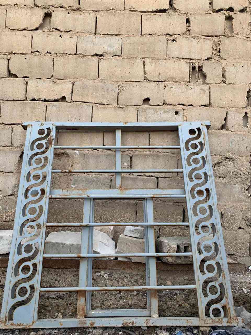 سلام عليكم ثلاث شبابيك منزل نفس الحداديه ونفس الشكل قياس الشباك الواحد .
الارتفاع 150
العرض 150
فول نضافه الواحد 90الف بي مجال بسيط .مامتواجد على الفيس مكلف بالنشر هذا الرقم اتصل *********** النجف, العراق
