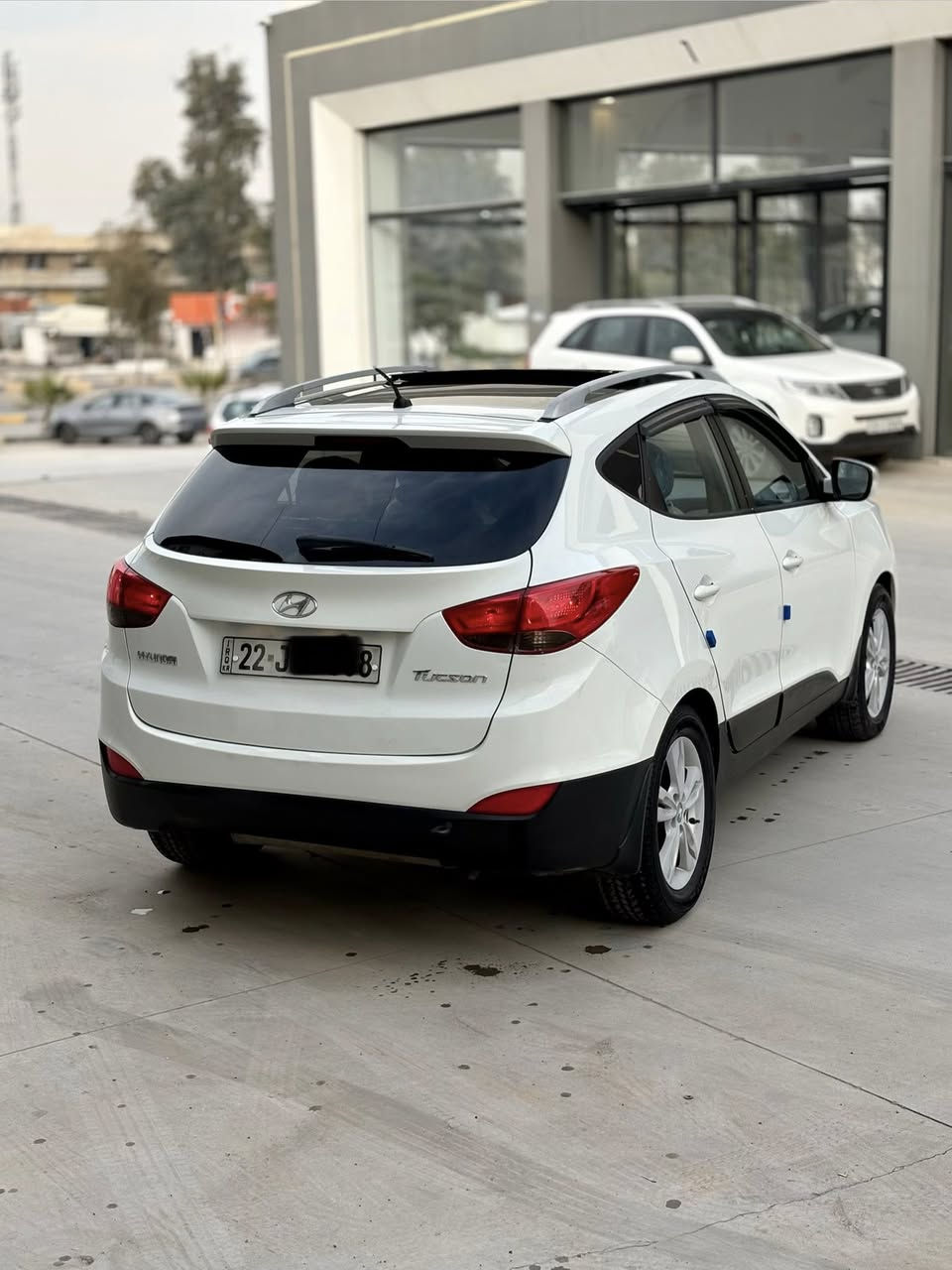 توكسون/ 2011 
وارد / كوري 
مشي السيارة/ 119 KM 
محرك بدون نفخ وبدون صرف وبدون رخاوة 

رقم أربيل الجديد 

لون السيارة / ابيض 
فول مواصفات 
1-بانوراما 
2-بلاجكتورات زينون 
3-اشاير بالمري 
4-كشاف ضباب
5-داخل لونين 
6-تحكمات استيرن 
7-خمسة ويل كب 
8-أربعة دسك 
9-اشاير بالمري 

ملاحضة ( السيارة بدون ضرر وبدون صبغ وبدون تعديل وبدون تبديل على وضع الشركة ) 

مكان السيارة ( موصل ) 

السعر ( 152 ) وبيها مجال بسيط 

الأرقام: 
***********
***********
***********
