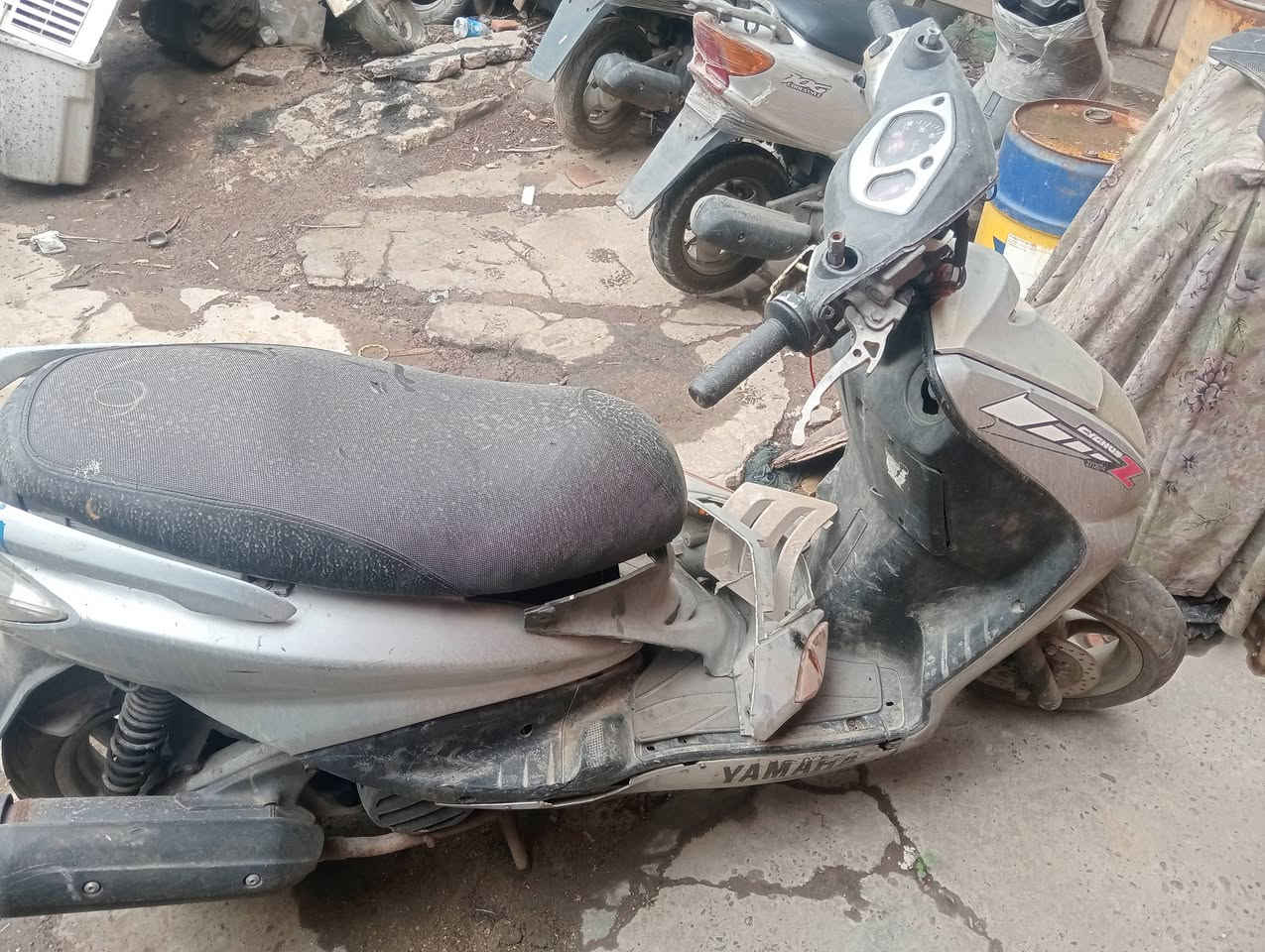 سلام عليكم
نثيه 110  ياباني متروكه 
شغاله بس ممشغله صار هواي 
كل غراضه موجوده 
مكينه اكسل كهربائيات شغالات
***********
250 قفل
