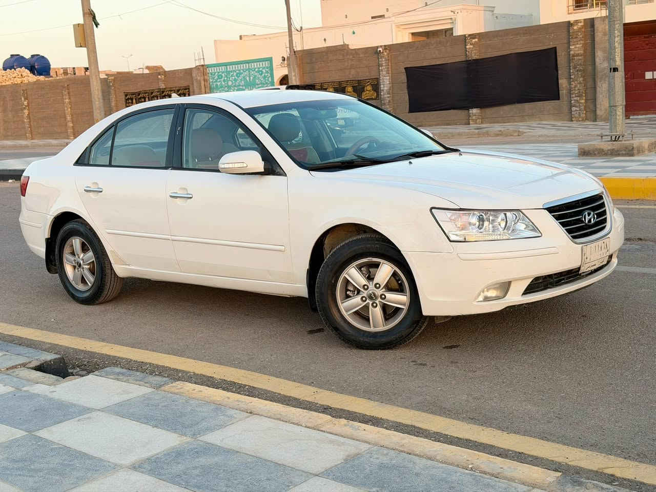 السلام عليكم 
سوناتا موديل :2010 خليجي رقم ميسان تحويل مباشر 
مكينه دوش خليجي 
سياره جديده وجاهزه ما تصرف عليه ربع 

تخم تاير جديد حداديه جديده تبريد ثلج 
سونارها بلمنشور شوفه واذا عجبك بخدمتك 
مكاني : ذي قار . قلعه سكر 
السعر : 92$ وبيه مجال 
***********
