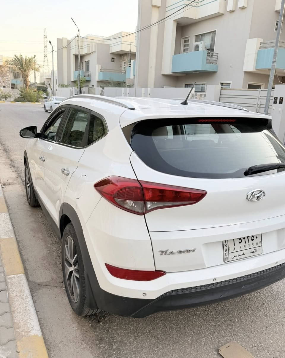 السلام عليكم توكسان خليجي موديل 2018  خليجي. رقم نجف مكينه 2000  ماشيه 167الف مكفوله السياره  بيه بارد بالباب وبارد بالجنطه مواصفات السياره مري شفط دبل لد امامي تبريد خلفي حساسات كاميرا  تحكمات ستيرن السعر ١٧٣ وبيه مجال بسيط 
مكان السياره النجف للاتصال ***********
