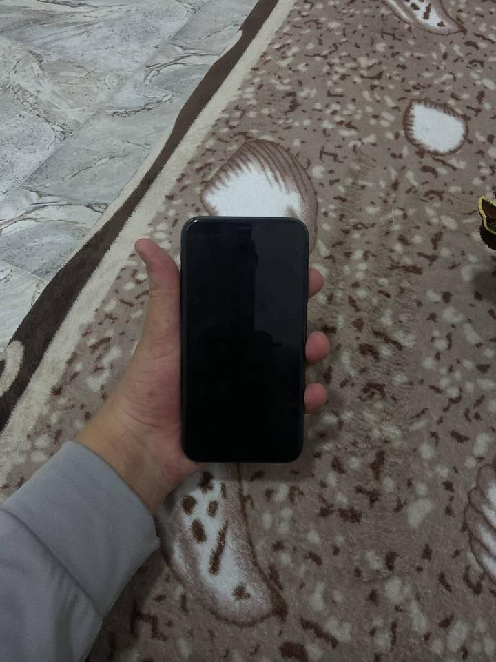 آيفون 11عادي فول نضافه الجهاز ما مفتوح نورمال سعر 265 وبي مجال تواصل وتساب ***********
