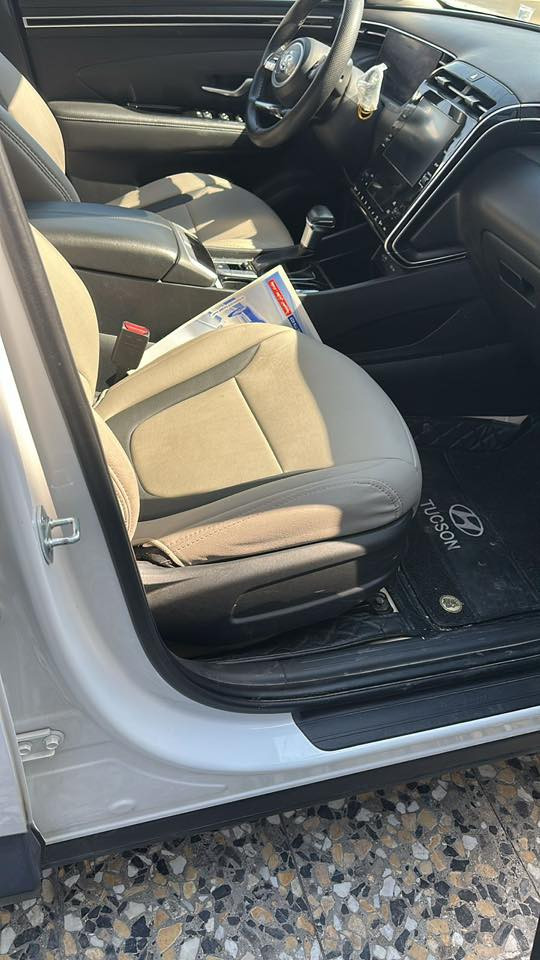 السلام عليكم هونداي توسان للبيع فول لمتد خليجي  بيها صبغ بل بنيد وصندوق  السعر 185 مكان السياره بغداد ***********
