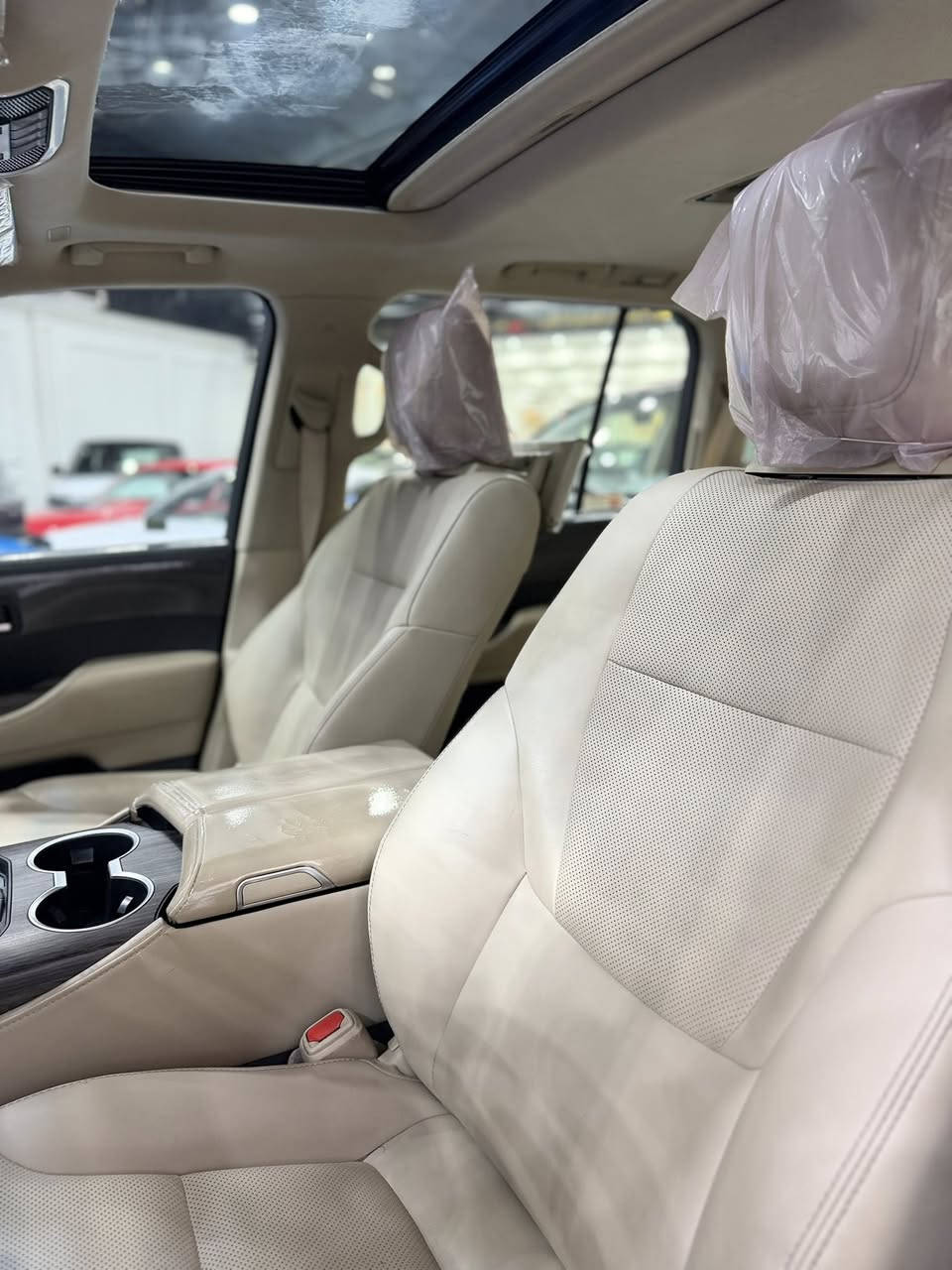 لاندكروز vx 2023
مكفولة كفالة عامة 
مغلفة بلكامل ppf
ماشية 32 الف كيلو
المواصفات 
فتحة سقف
داخل جلد ابيض
لايت امامي vx
تبريد مقاعد
شاشات عدد٣
كامرات عدد ٤ 
بدون اي نقص وجديدة كلش 
رقم بغداد تحويل ثاني يوم 
السعر 64,800 وبيهة مجال بسيط 
مكان السيارة بغداد الكاظمية جكوك 
***********
