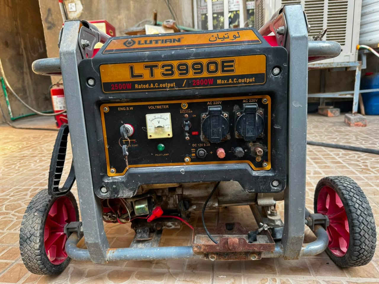 مولدة LUTIAN LT3990E للبيع

• القدرة التشغيلية: 2500 واط
• أقصى قدرة: 2800 واط
• تعمل على البنزين
• تشغيل سلف بالإضافة إلى السحب اليدوي.
• تحتوي على منفذين 220 فولت.
• مزودة بـ عداد فولت لمراقبة الفولتية.
• تحتوي على قاطع حماية (Circuit Breaker).
• مخرج 12V لشحن البطاريات.
• مزودة بعجلات ومقابض لسهولة النقل.

المولدة شغالة وجاهزة للاستخدام، وحالتها جيدة كما موضح بالصور

السعر : 250 الف دينار
للاستفسار : ***********
المكان : شهربان - حي المعلمين
