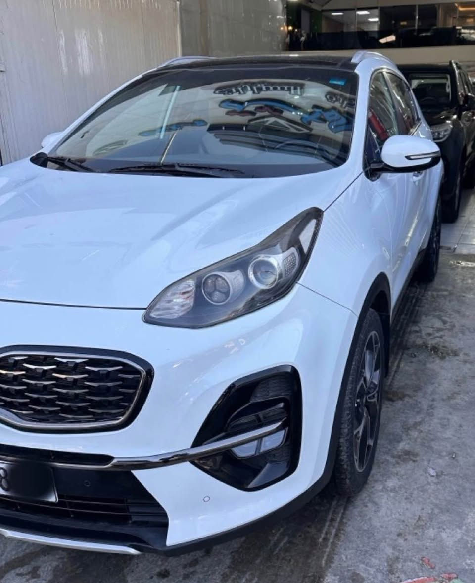 كيا سبورتج خليجي(جيتي لاين)  
 موديل 2020
ماشية 69كم الف حقيقي
 فول 1/1  
السيارة جديدة وجاهزه بيها باب الخلفي عكس السائق مبدل اصلي 
مواصفات : 
مكينة 2000 
بصمةتشغيل وابواب
بصمة عدد 2
بانوراما
ترحيب عند الاقتراب
شاحن واير لس
مري شفط 
جنطه كهرباء 
لد نهاري  + بك لايت LED 
لايت ضباب
ويل كب 19
كشنات جلد + كهرباء السائق والصدر
ستيرن رياضي  حرف D 
قطعتين تبريد امامي خلفي 
سايد بريك بصمة 
شفتات ستيرن
العنوان / حي القاهرة
السعر/ 20900$ 
*********** بغداد, العراق
