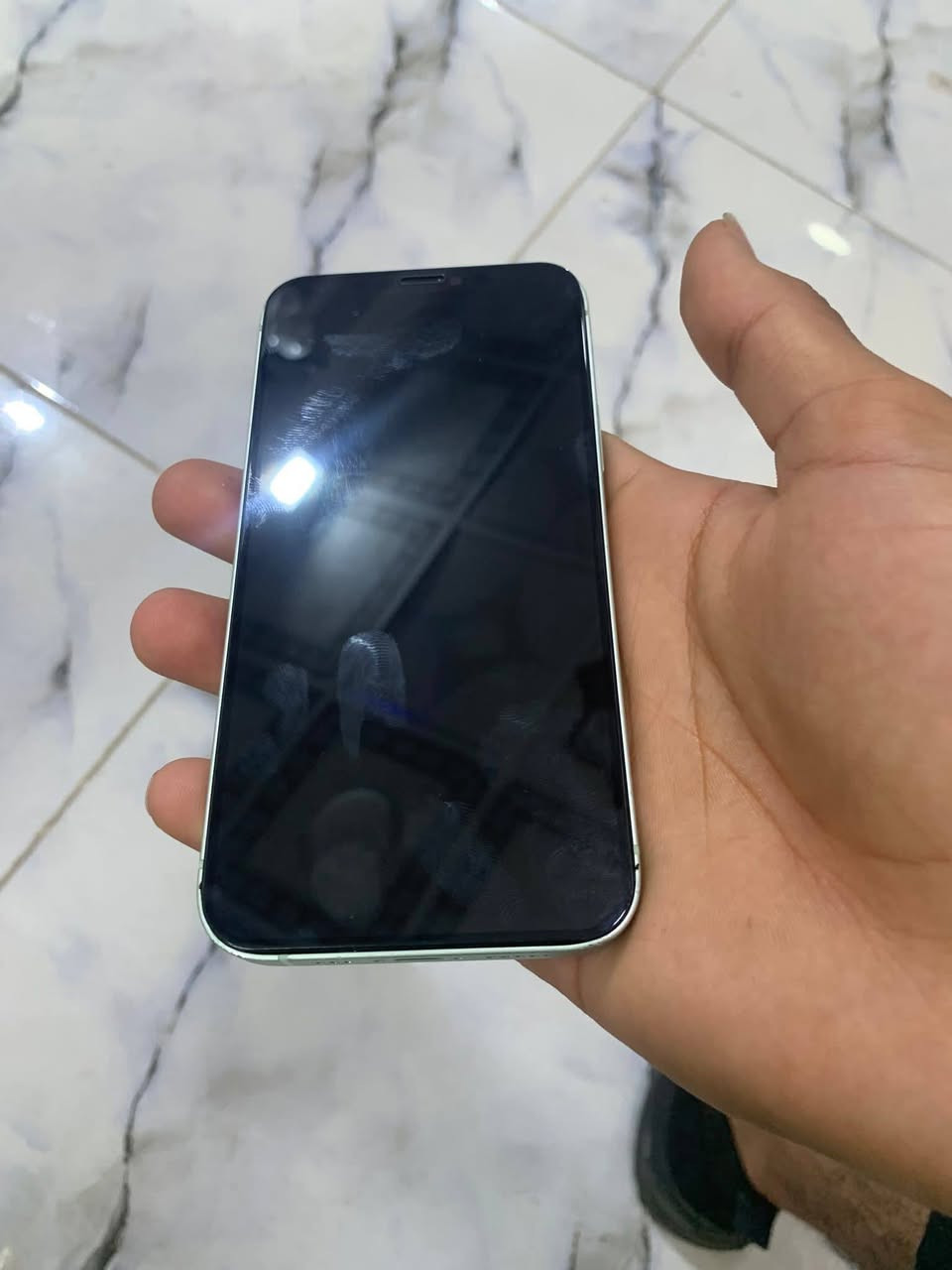 ايفون 12 عادي نطيحه 
ذاكره 128 مستبدل شاشه وبطاريه شرط اصلي 
الجهاز كله نضيف ومرتب 
لون وردي 
كامرات فول 
فيس ايدي شغال 
بي فطر بضهر 
مميز 
تك سيم 
سعر 175 وبي مجال بسيط 
واتس ***********
