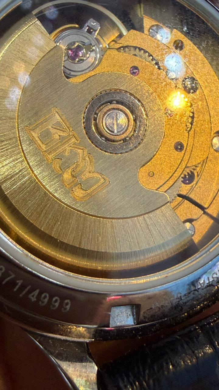 السلام عليكم 
Sphere of Silence         
 Bernhard H. Mayer 
ميدالية ذهب 24 
قطر 34 
نظافه ممتازه مع كارت الضمان فقط 
الساعه لمتتد اديشن 
السعر 150$ 
يوجد توصيل ***********
