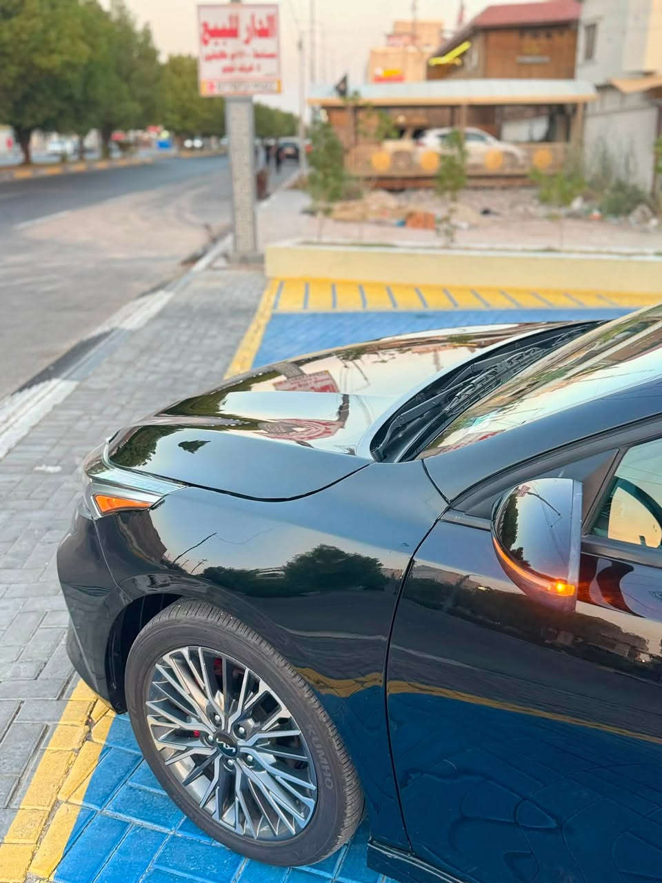 للبيع كيا فورتي لون اسود موديل 2024 جيتي لاين مواصفات 1/1
ماشيه 12 الف 
مواصفات السياره 
لدات امامي خلفي
رادار إمامي 
شباك بيانو بلاك + بلوجكتر 
محرك 2000 دوش 
درايف مود 3 وضعيات قياده 
بصمه + تشغيل عن بعد 
بصمه دخول أبواب 
اشاير بالمري 
بك لايت لد 
كأمره دواره 
فتحه سقف 

نظام النقطه العمياء 
سماعات هارمن 
كرسي كهربائي ب 3 وضعيات 
داخل جلد  مختم جيتي لاين 
تحديد مسار 
مانع انزلاق 
أوامر صوتيه 
شاشه حجم كبير تدعم ابل كار بلي 
تبريد منفصل بمناخين 
تبريد + تدفئه مقاعد 
نظام عرض الكامره 360

سعر 122وبيه مجال بصيط 

***********
