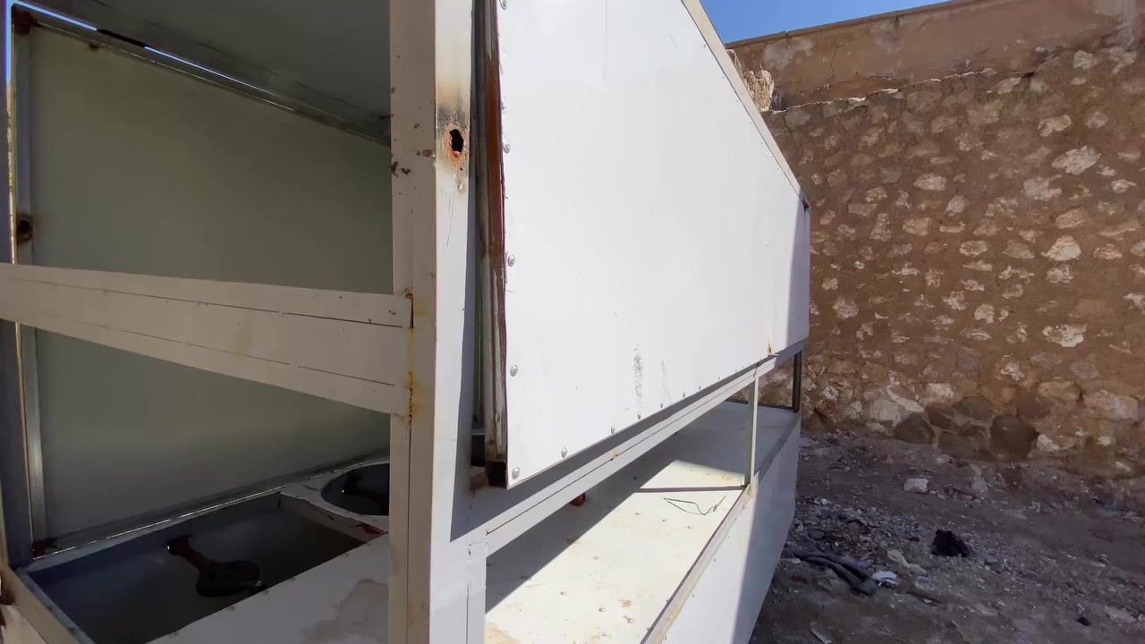 ئەم عاربانەی لەفەبۆفرۆشتن تازە دروست کراوە تەنها پێویستی بەسبوغە و شوێنی ساج و زەڵاتەکەشی لەگەڵە 
شتێکی کەشەخە دروست کراوە
ناونیشان گەرمیان
***********
