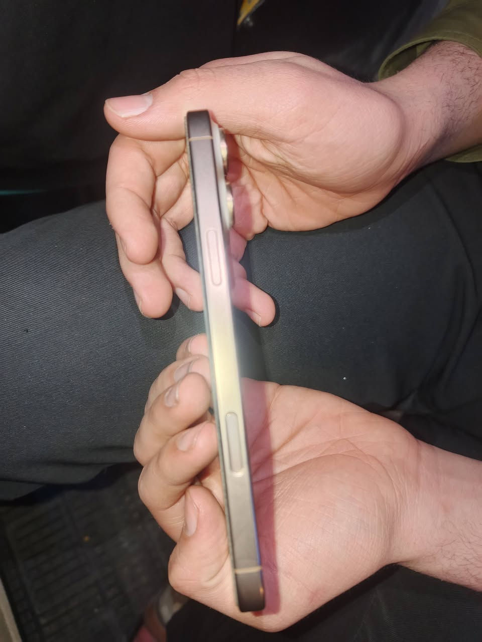 سلام عليكم إيفون 16 برو ماكس بطاريه 100 عدد الدورات 135 جهاز نضيف مكفول نموذج M لون المرغوب جهاز انضف من الصور + الجهاز المكسوره لزكه مو الشاشه و شخط ما بي سعر 1400 بي مجال بسيط حك الجيه و الجهاز ملحقاته كامله رقمي, ***********
