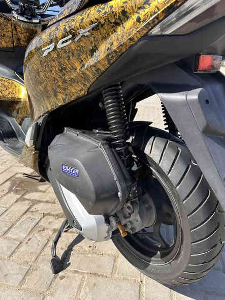 PCX الجيل الرابع 

دراجه مال رمبه جديده 

محركها برغي مامفتوح مكفوله الدراجه 

125 المحرك 

ABS

مغلفه تغليف حمايه وجماليه لونها اسود الأصلي 

مكاني بغداد مدينه الصدر او الشعب *********** اتصال فقط واتساب او الرقم  سعرها 18 $
