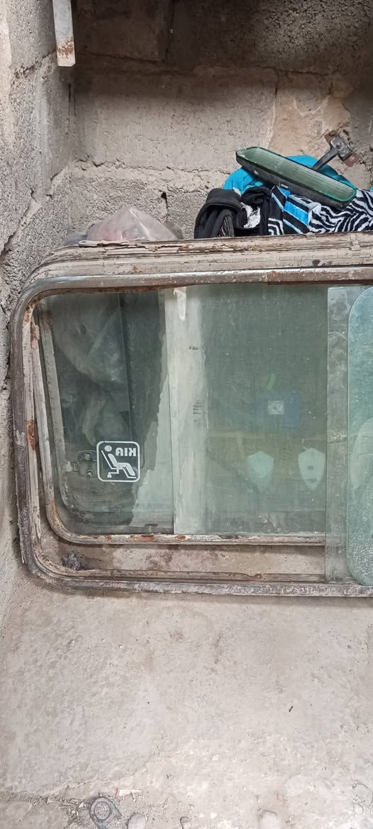 جنطة مع باب سلايت مع حصان مع جام مع كشن سايق وكشن الصدر  العبرية مع طوبات وغراض صدر ***********
