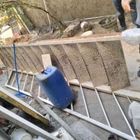 درج حديد للبيع طول 5متر  وعرض 90  مكاني الدورة حي المخابرات 0774053216...