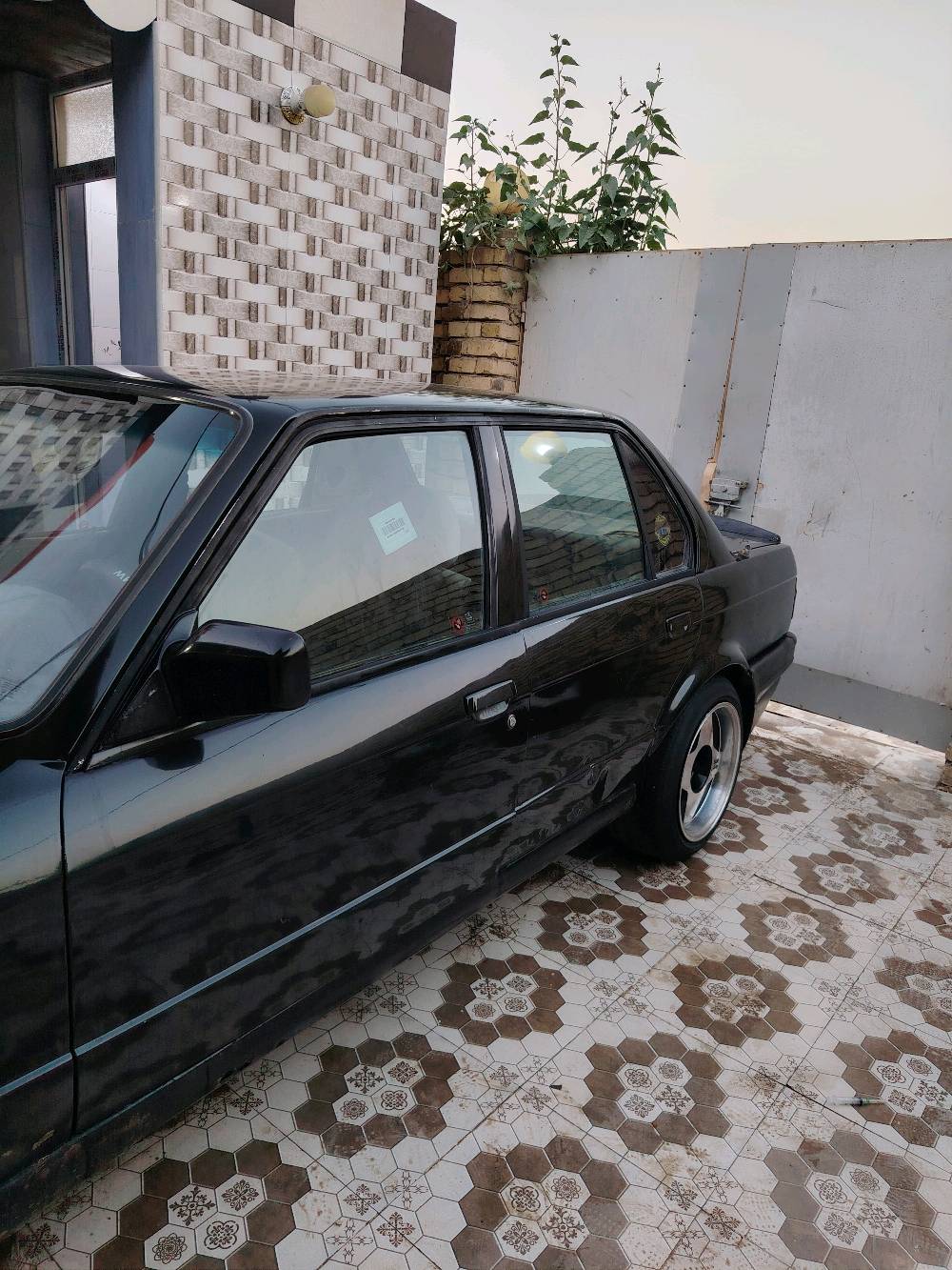 اسلام عليكم سياره BMW زعره 320 موديل 1989 سياره مال جناي متعوب عليه كلش مكينه كير اتو حاويه بجيس  ونجي حديث كربلائي ناصي (6) بستم شلعه وشرط معدلك 180 تحويره مضبوطه  100/100 ويل رياضي YZG  تخم تاير جديد دوشمه وفراش جديد باتري جديد بك لايت الحديث لاصلي كهربائيات كله شغاله مصبوغه جماليه جاهزه لاخر حبايه وبعافيه عله الياخذه رقم بغداد دولي بسمي تحويل ثاني يوم السعر:31 بيه مجال بصيط مكاني بابل الحمزه الغربي لاستفسار *********** بي وتساب وتدللون