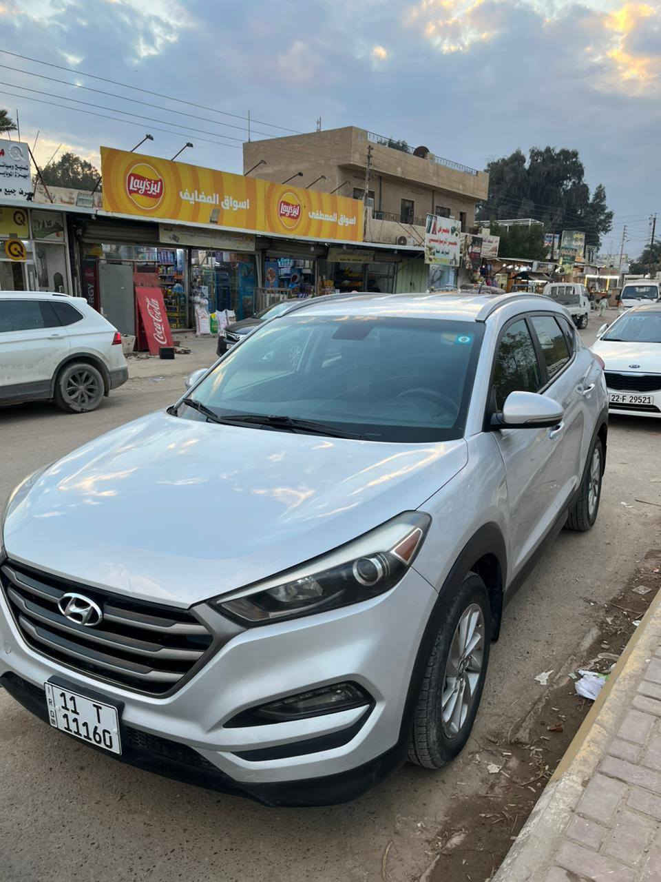 السلام عليكم توكسان 2016 امريكي محرك 1600 تيربو✈️✈️ حادث جدا بسيط وسونار موجود داخل المنشور ماشيه 79 ميل فقط جديده مال بيت باسمي رقم بغداد (مميز) 
مكفوله من الكص والعيب الشرعي تحويل ثاني يوم سعرها بلاش 137 وبي مجال بسيط أو مراوس
مكانها بغداد 
***********
