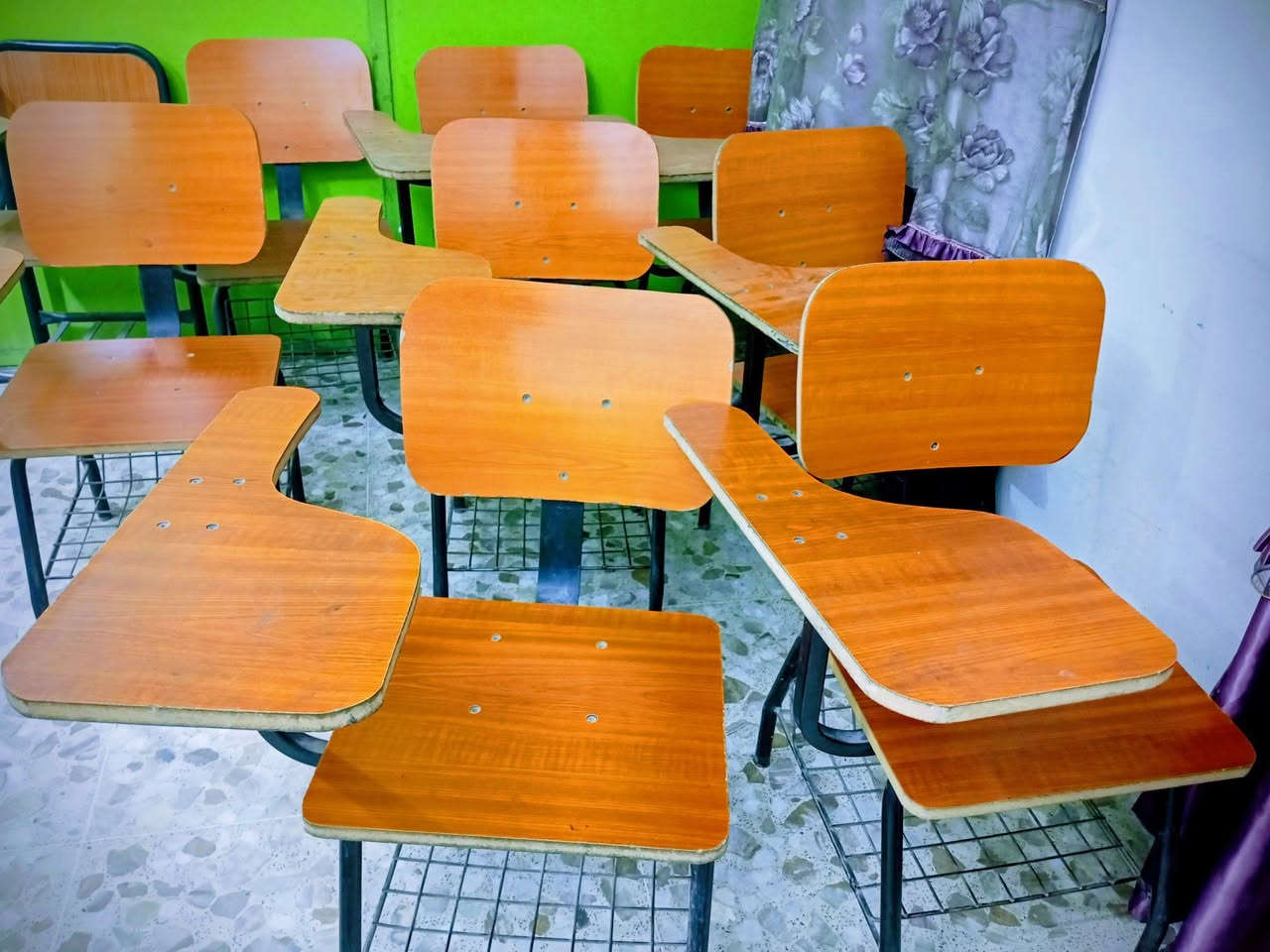 للبيع..رحلات جامعية ذراع متحرك للبيع عدد 18 رحلة 
مع سبورات عدد 6 
مع ميز مكتبي عدد 1 للبيع.
سعر الرحلة الواحدة 15 ألف.
سعر الميز المكتبي 75 الف
سعر السبورة 100 ألف الكبيرة 2و40×1و20 
سعر السبورة 75الف الصغيرة 2و20×1
للاستفسار مراسلة الصفحة.


**إذا كنت صاحب هذا الإعلان وتريد حذفه لأي سبب، رجاءا أرسل رسالة إلى الدعم الفني**
