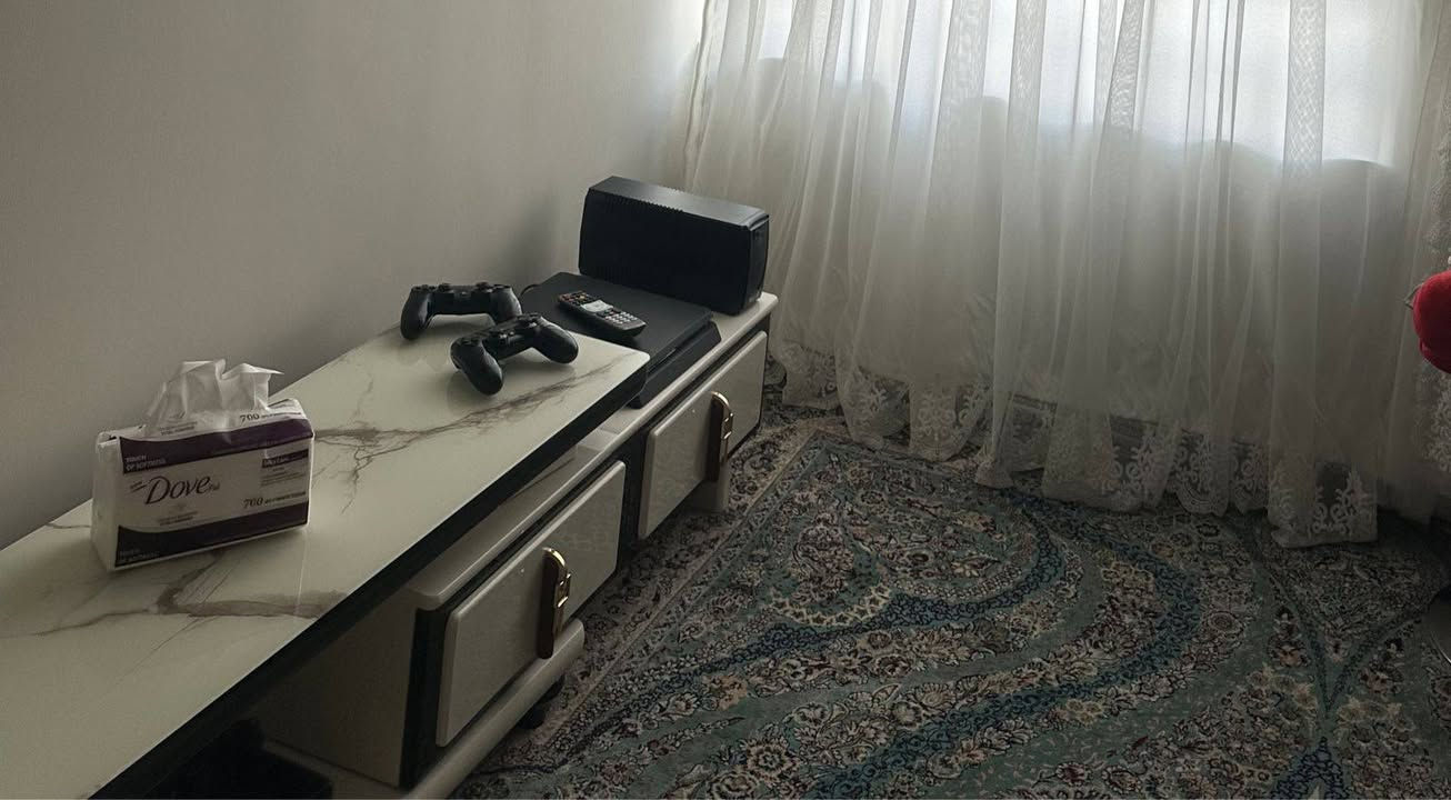 جربايتين وكومديبن وميز تواليت جديدات ممستعملات ٥٠٠ وميز تلفزيون ١٥٠ ودوشكين جربايه ام نفر عدد ٢ ب ١٠٠ مكان الشعب هاتف ***********
