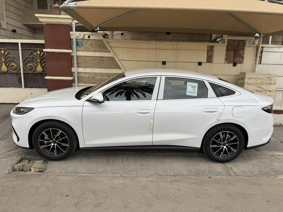 BYD
سيل 6 
موديل 2025 زيرو ابيض 
ماشيه1400  فقط 
رقم بغداد لون ابيض كفاله عامه من كلشي 
فول عده الفتحة  
٥ كامرات 
شاشه دواره 
شاشه كبيره 
جلد كشنات ريكارو 
تحكم كشنات كهرباء 
قطعتين تبريد 
تحكمات سترين 
اشارت مري 
بصمه وكارت دخول 
منفاخ هوء 
شاحنه اصليه 
وشاحنه وكاله ام محوله بدون ايرث 

بغداد معارض الكريعات معرض الامام المركزي  

***********
