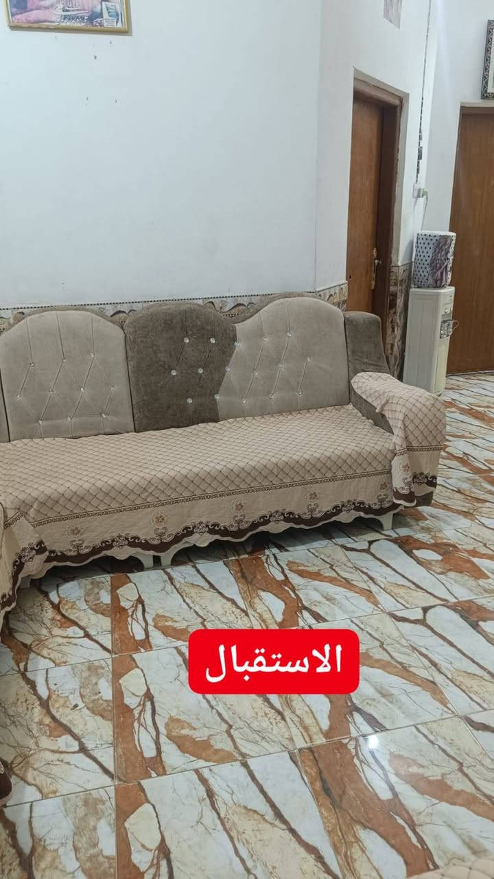 منزل بناء حديث
بمساحة بناء 200 متر
يضم غرف عدد 2
مطبخ
استقبال
ديوانية
صحيات
حمام خارجي+حمام داخلي

البيت يبعد عن الشارع الرئيسي مسافة 50متر

البيت متكامل من كافة الخدمات
 كهرباء- ماء -مجاري

للاستفسار الاتصال على الرقم التالي:***********

العنوان: الناصرية -الشوفة-قرب مكتبة منة المنان
