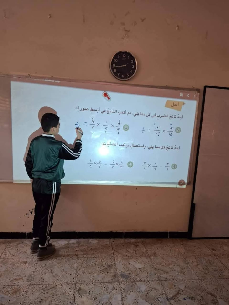 🔥 عرض #داتاشو🔥 بسعر ٧٥ ألف دينار   🔥 
🔥🔥هدية ستان منضدي مع الداتا شو 🔥🔥
يربط مع الهاتف بدون انترنت لايحتاج الى تعتيم  😍🔥
((سارع بالطلب قبل نفاد الكمية. لشهر واحد فقط ))
(((ضمان في الجهاز فحص واستبدال معجبك ترجعة )))💪🔥
🎬 حوّل غرفتك إلى سينما منزلية فخمة بتقنيات حديثة . 
 مع ماركة izeeker ipl320 
استمتع بتجربة عرض خرافية وعيش الأجواء السينمائية .
جهاز مصمم للبيت والمدرسة والمعاهد والرسامين والمحلات التجارية . 
✨ المواصفات :-
✅ الدقة FHD + 1920*1080 واضح بالضوء بدون تعتيم 
✅ Wi-Fi 6 لبث أسرع وثابت بدون تقطيع 
✅ Bluetooth 5.2 لتوصيل السماعات
✅ قوة إضاءة 16000 لومن – صورة واضحة لايحتاج الى تعتيم 
✅ عمر عدسة يصل إلى 50,000 ساعة – عمر عدسة طويل لسنوات 
✅ صوت strio  محيطي بتقنية Hifi سبيكرات داخلية عدد 2،
✅ تصميم صغير وسهل الحمل مع جنطة أنيقة
✅ يربط مع الهاتف الاندرويد والايفون لاسلكي عن طريق المشاركة الاسلكية . بدون انترنت 
☑️يربط مع الهاتف الايفون عن طريق كيبل ايظا خاصية نادرة في الأجهزة 
☑️ منافذ متعددة مثل USB ،AV,Microphone,HDMI . 
☑️ خاصية التعديل وخاصية التكبير والتصغير يحتوي على تغير في مسارات العرض يوفر بيئات مختلفة بيئة التدريس وبيئة مشاهدة الأفلام والمباريات والمسلسلات 🥰 
☑️ ستان ثلاثي منضدي مع الجهاز. مع رمونت تحكم وكيبلات وجنطة وكتلوك وعدة تنظيف  .
☑️ الجهاز جديد وكالة ألمانية .
صور الجهاز وتجارب الزبائن بالتعليقات 
 الكمية محدودة – احجز الان ولا تفوت هذا العرض .
للحجز والاستفسار مراسلة الصفحة 
 السعر ٧٥ الف
توصيل بغداد ومحافظات ٥ الف 
واتساب ***********
توصيل بغداد ومحافظات متوفر 
 #بغداد #البصرة #الموصل 
#داتاشو #كركوك #ديالى #بابل #ميسان #ترند #لايك #لايكات #فلو #لايك #ترند #مدارس #الازرق_ماركت #مدارس #تعليم #داتاشو_سمارت @إشارة
