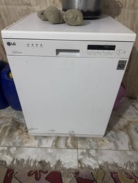 غسالة صحون للبيع نضيفه حيل ما مستخدمه هواي سعرها ٣٢٥ وبيها مجال قليل ٠...