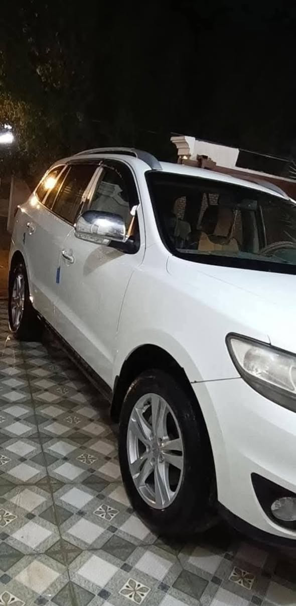 سلام عليكم سنتافي البيع موديل 2011 خليجي
مكينة 4 .سلندر --2400 
7راكب... تُـــــــنـــــــٌتُـــــــة بل قمارة....... 
كفالة عامة كفالة عامة.. بدون قطرة ضبغ 
عدا شخط ضغير جدأ
رقم ديالى  
شحن UBS.   #صلي_على_خير_البشر
مري شفط 
اشاير ترحيب بل بيبان 
بصمة..  
كراسي كهرباء 
حساسات امامي خلفي 
رقم الهاتف ***********
مكان السيارة ديالى
السعر150بي مجال بسيط 
#بلخير_الي_تصير_من_نصيبة
