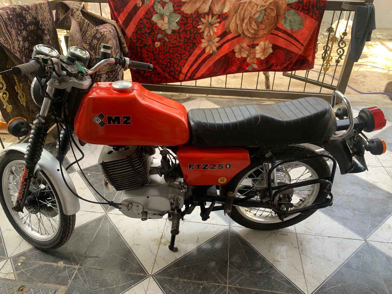 سلام عليكم رمضان كريم دراجه 88 باله كله لحيم مابيه دينمو أو رميجه دراجه برغي ماعايزه  ابد كهربائيات كله كامله ***********
