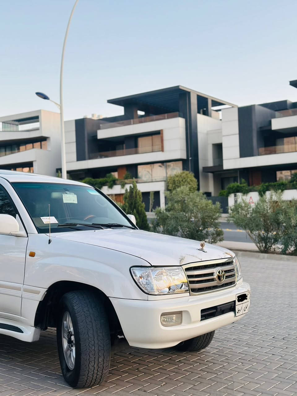 تۆیۆتا لاندکروز ٢٠٠٥ GXR قەتەری فول مواسەفات ٦ بستۆنی دەبڵ سپێر سپی بەفری تەنها یەک چەمەلەخی بۆیاخە بێ دەعم و بێ لێدران و بێ کرانەوە سەیارەکە تا بڵێی جوانو تازەماوەتەوە ١٩٠هەزاری هەقیقی ڕۆشتوە ٤ تایە و ویلی لۆکی لەژێرە مواسەفاتی سڵایت تۆماتیک ناوزەرد و فۆڕمیکا تەبریدمەرکەزی و سێ ڕیز کوشن و شاشە ئایپاد و سەلاجە و ناو فۆڕمیکا کامێرا و دەبڵ ئەکسل و زۆر مواسەفاتی تر گێڕ و مەکینە و کارەبای و دەبڵ ئەکسل و تەحویل و غرامە بە شەرت سعری (٢١٠)گەڵا و معەمەلەیەکی برایانە ڕەقەم تەلەفون ***********
