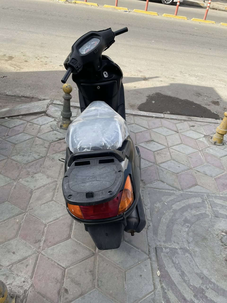 السلام عليكم شباب عندي سبيسي للبيع دراجه نظيفه وخير من الله مابيهه اي نواقص وكامله ال دراجه بس اذا تحب جدد كفرات تطلع جديده مكاني بغداد الجديده سعر ال دراجه550 بيهه مجال حك جيتك ***********
