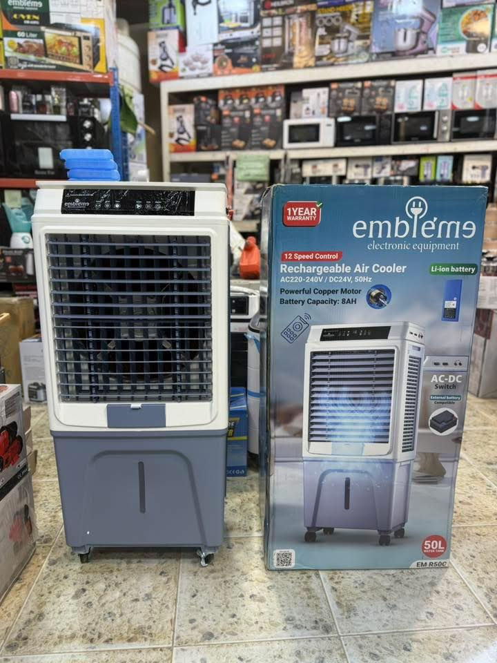 🔥 مبردة شحن أمبليوم الألمانية – قوة تبريد متنقلة لا تُضاهى! 🇩🇪
تمتع بأجواء باردة ومنعشة في أي مكان مع مبردة الشحن من أمبليوم – الخيار الأمثل لأيام الصيف الحارة!

💠 مواصفات فائقة الأداء:
 • 🔋 بطارية ليثيوم عالية السعة
 • 🌬️ ثلاث حلفات تبريد من السيللوز لضمان تبريد فعال
 • 💧 خزان ماء بسعة 50 لتر
 • ⚙️ محرك قوي بقدرة 63 واط مع ملف نحاسي عالي الجودة
 • ⚡ 12 سرعة تشغيل لتناسب كل احتياجاتك

⏱️ مدة التشغيل بعد الشحن:
 • حتى 4 ساعات على السرعة العالية
 • حتى 30 ساعة على السرعة البطيئة

📏 الأبعاد:
 • الارتفاع: 100 سم
 • العرض: 45 سم
 • العمق: 30 سم


**إذا كنت صاحب هذا الإعلان وتريد حذفه لأي سبب، رجاءا أرسل رسالة إلى الدعم الفني**