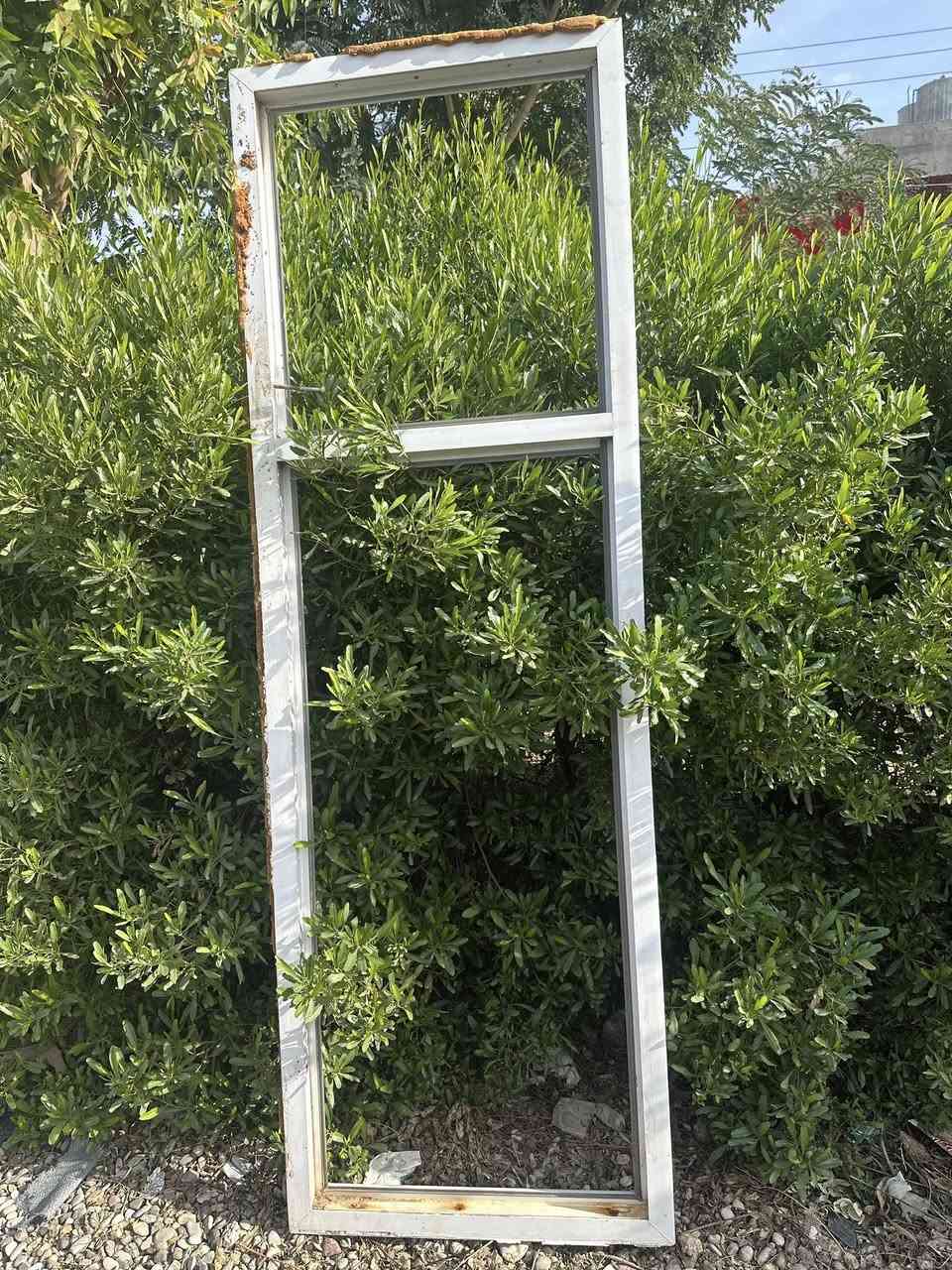 دووپه نجه رى 2متربه2متر
په نجه ريكى روشناى 210به 70
***********
