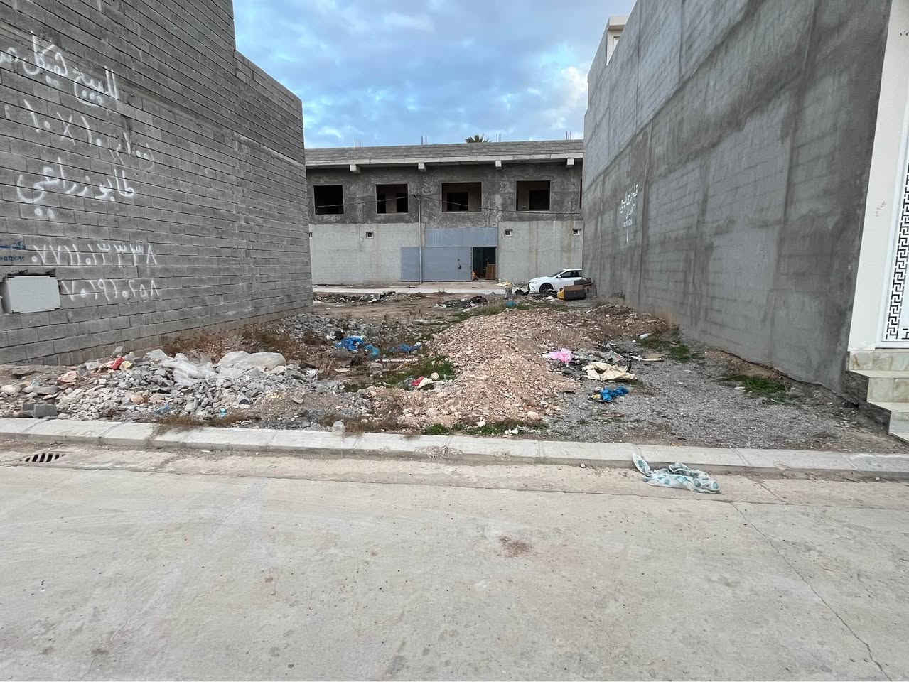 قطعة أرض للبيع 200م 
طريق كويچة باخ خلف التجاري
مكان مميز واجهة على فرعين 
ينباع بقطعتين 100م ( 10* 10)
طابو زراعي سند 25 بأسمي 
السعر 42 
للاستفسار *********** خناقين, ديالى
