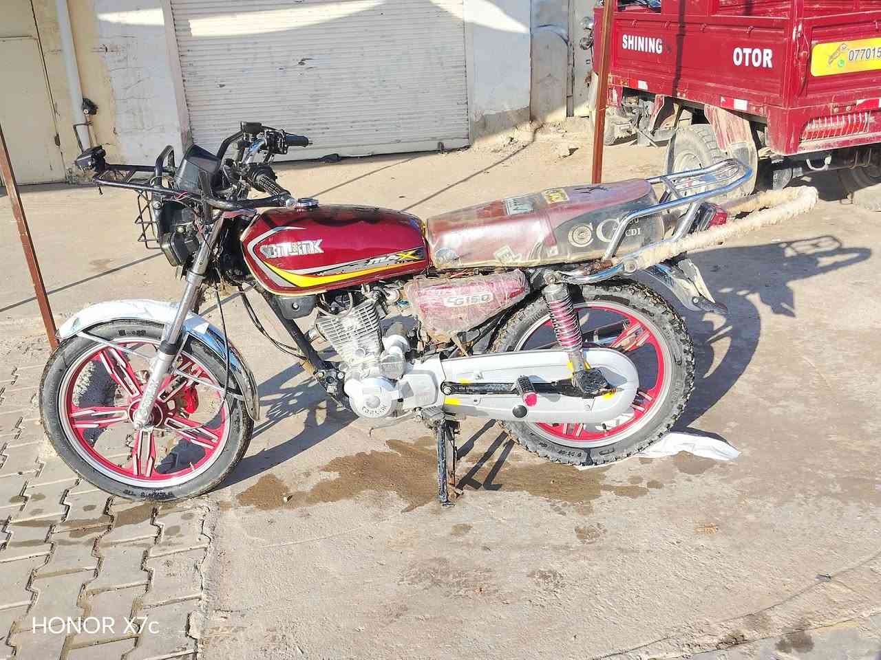 السلام عليكم موطور للبيع او مراوس 

سولنك 2023✅
محرك شرط ما مفتوح لا صرف ولا بخار كهربايات كلها شغاله سلف دبلات بلاديه تواير جدد ما بي نقص خلاص ما جناي مكان الزاب السعر525 بي مجال حك الجيه فقط الشراي يتصل عل رقم ويتدلل ***********
