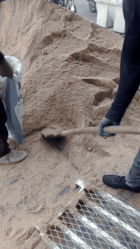 كادر عمال • تصعيد مواد بناء • نقل اثاث