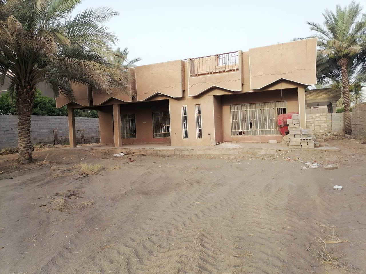 سلام عليكم قطعه ارض مع بيت للبيع عل شارع العام طريق كربلاء بغداد عمود ٥٦٥    قرب سيطره الوند طابو زراعي سند ٢٥  مساحته ٩٠٠ متر  تصلح تصير موكب او محلات تجاريه السعر ٢٥٠ مليون  للاستفسار الاتصل على رقم ***********
