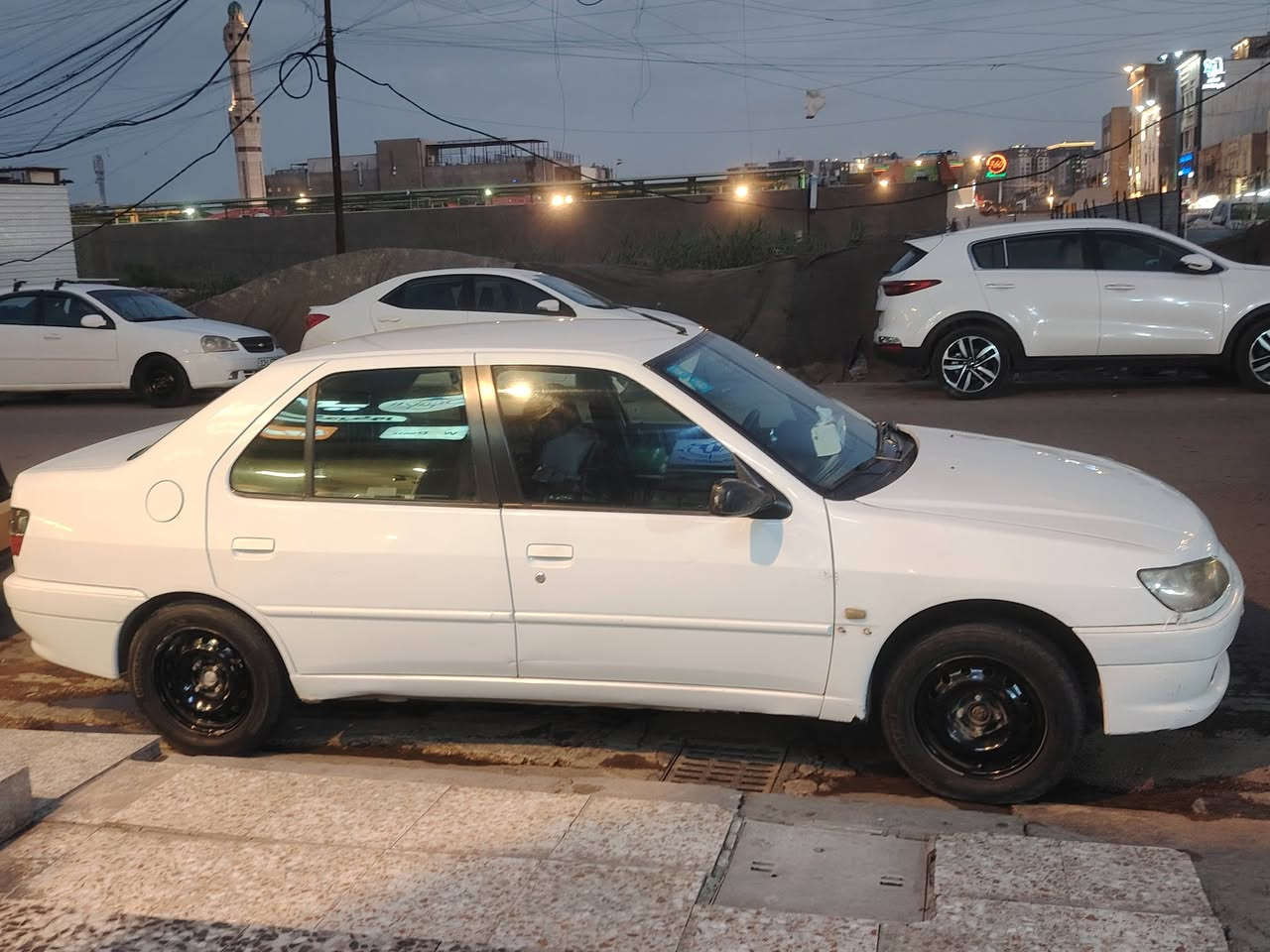 بيجو فرنسي للبيع موديل 2001 بدون حادث صبغ شبر بالبنين بيها دعجه بسيطه جاملغ الخلفي تبريد تخم تاير سياره خير من الله ***********
