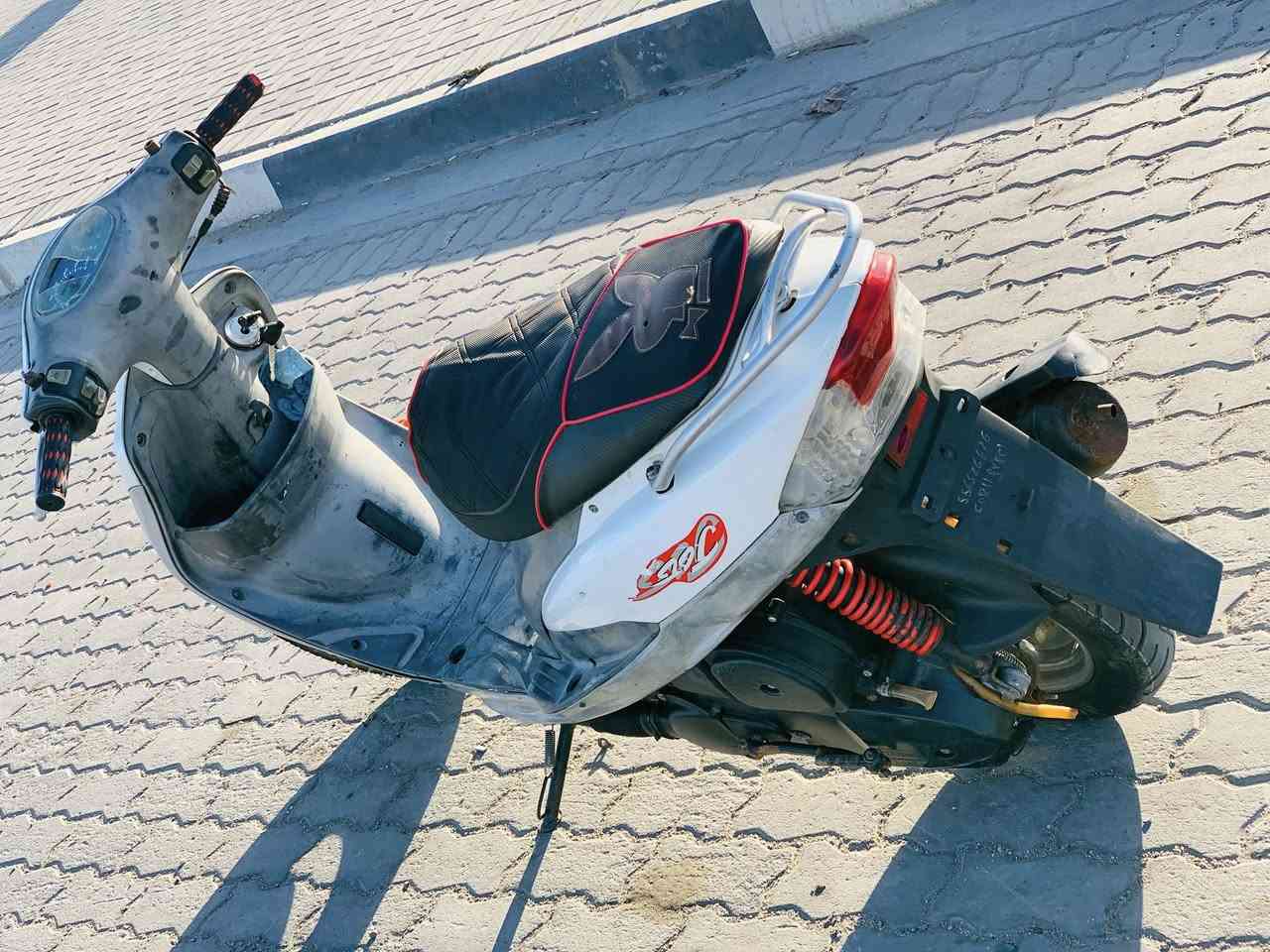 سلام عليكم دراجه قجمه وبيها ملاحضات قليله سعر 650 وبيها مجال بصيط الاستفسار ***********
