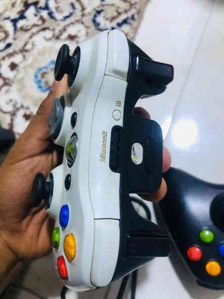 اكسبوكس 360سلم.السعر115الف بي 200لعبه 250غياغا.للتواصل عل الواتساب ***********
