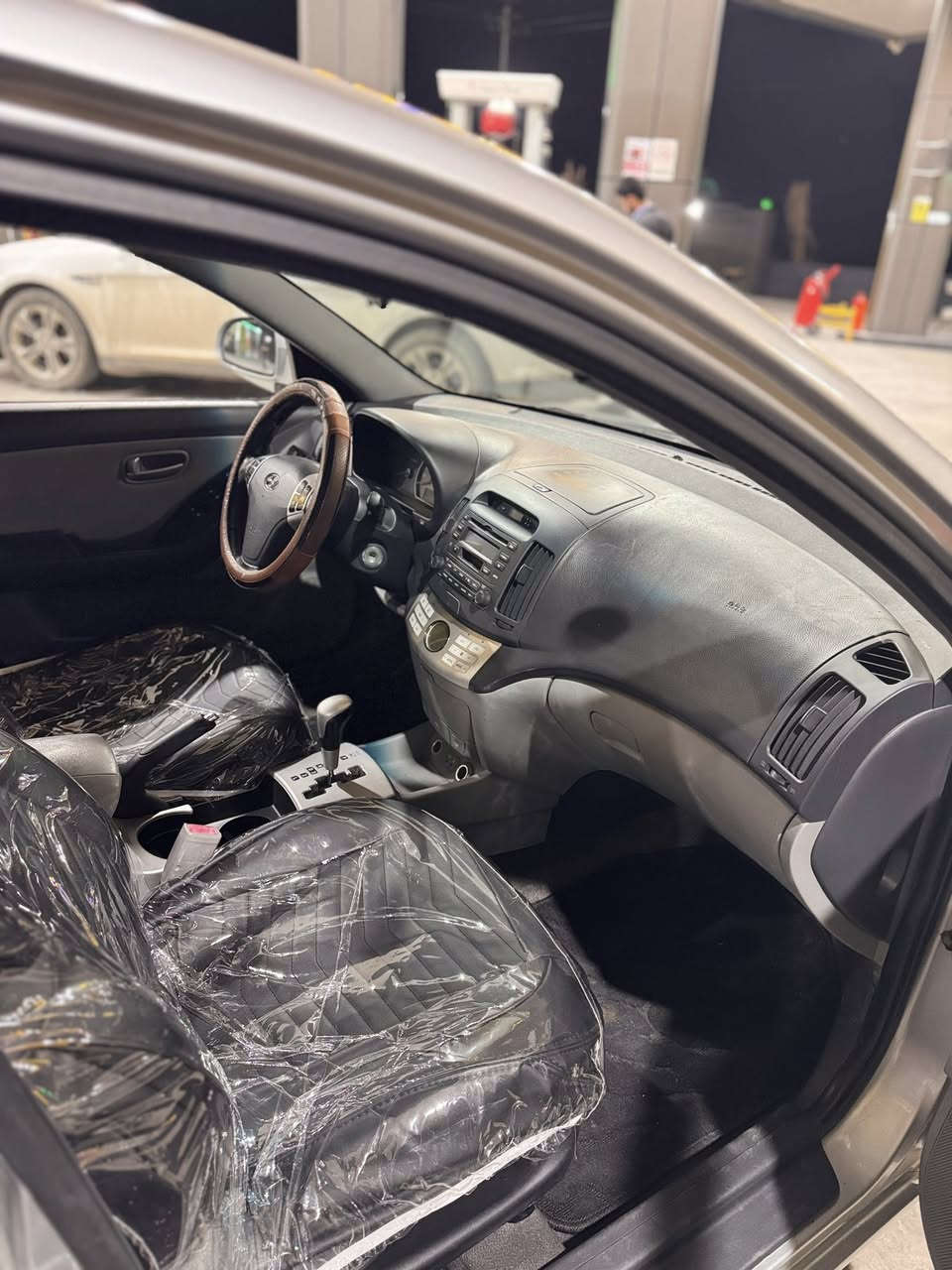 ئەڤانتی بۆ فرۆشتن 
2008
٢٥٠ مەسرفی بوو بۆم تێریتۆ
فوولل فولە
سڵاید 
مەکینە بچووکی دەکشن بەرز
هەموو شوێنێکی تازەیە
و مەسرف کراوە
لە کەلارم 

ئەگەر موشتەری نیت تەلەفوون مەکە لەگەل ڕێزدا…
0777 885 8481
