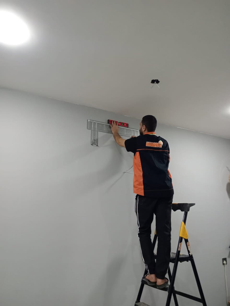 "دقة في التنفيذ.. وأمانة في العمل. من موقعنا اليوم  [في منطقه حي الأعلام ]، مستمرون بتقديم الأفضل."
اخوكم ابو علي ***********
***********
