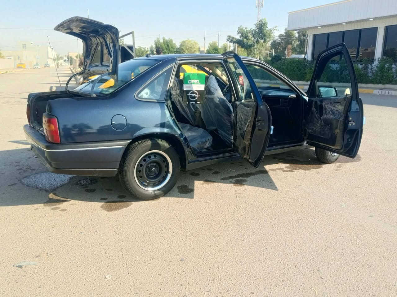 اوبل فكترا نيلي موديل ١٩٩١ كابريتر مشروع وطني دفتر بانزين  شرط التحويل والغرامات صبغ جمالية كير ومحرك بالشرط كهربائيات شغاله مسجل شاشة وسمعات كلها شغال باتري جديد تايرات جديد صدر جديد الفجات الأمامي مال حجم ٢٠  راديتر جديد تبريد بلادي بس مايشتغل هلالات بلادي قاعده دبلات بلادي السياره جاهزه مال بيت عنوان السياره كركوك حي الواسطي *********** السعر ٤٥
