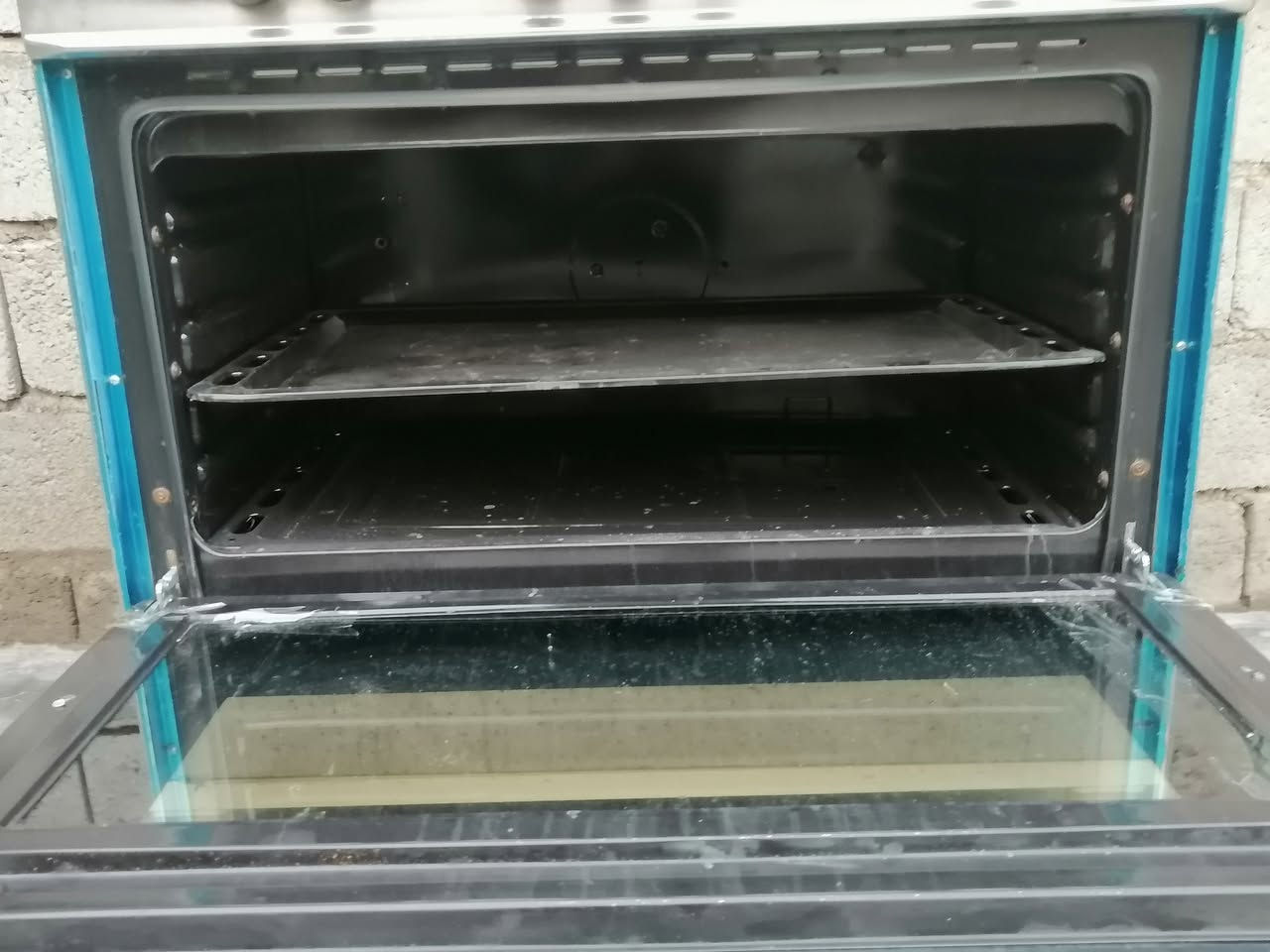 طباخ فريش البيع  شرط شغال ***********
