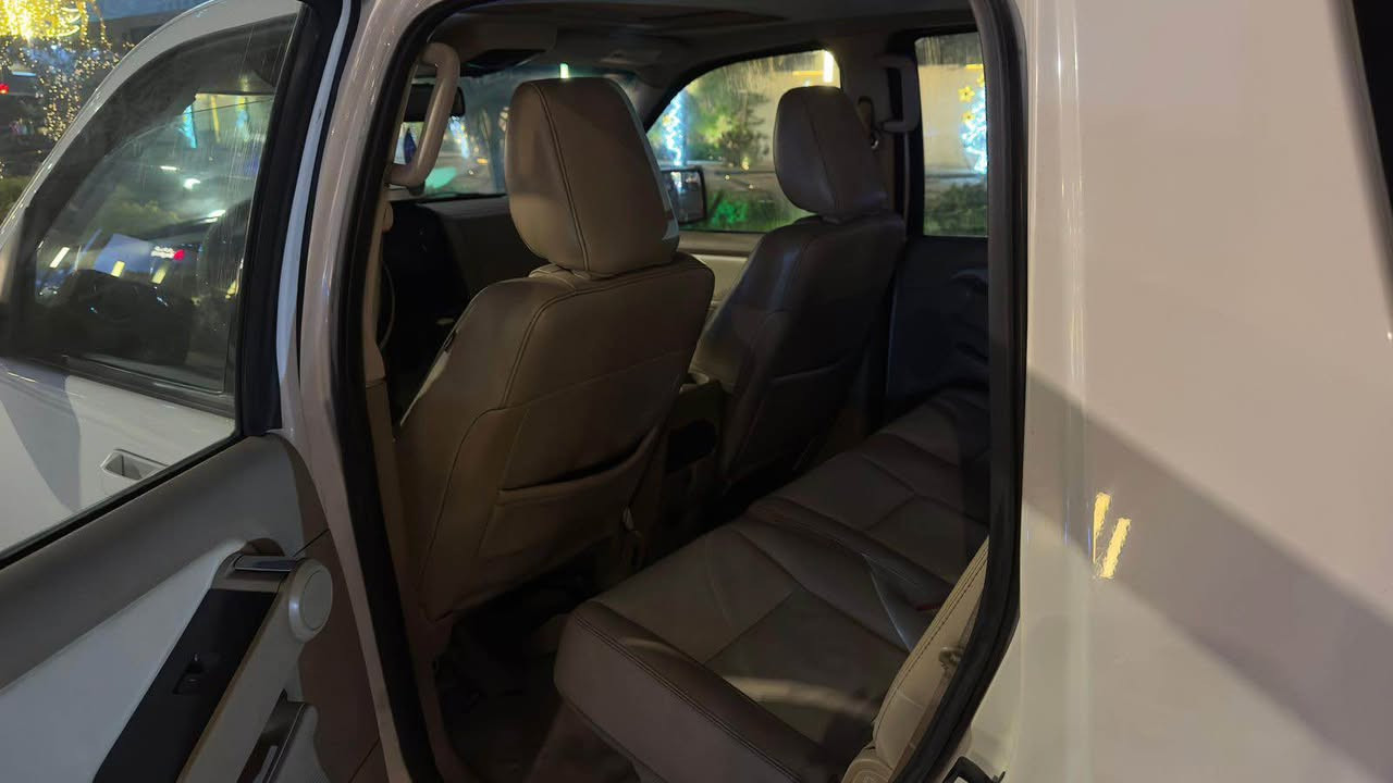 فورد اكسبلور وكاله العرصات خليجي موديل ٢٠١٠ جديده وجاهزه من كلشي مابيها نقص اي شي مكفوله كفاله عامه السياره من زيرو على ايدنا لحد هل لحضه ما عدى شخط دراجه ومصبوغ على كده كما موضح بالصور 
للاستفسار 
*********** 
ملاحضه غير متواجد ع النت اتصال ع الرقم بغداد, العراق
