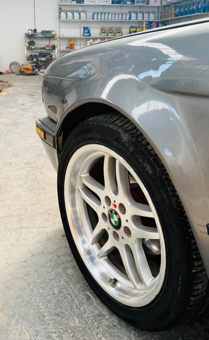 ♻️♻️السلام عليكم♻️♻️
بسبب الوعود الكاذبه والغير اخلاقيه😮‍💨♻️
تم تنزيل السعر الى 38$ 

              ♻️للبيع♻️

BMW 525i🇩🇪

🪐اصل535i

🪐مكينه 6 مسكر فانوس 

🪐كير اوتو جديد حاويه 

🪐موديل 1991

🪐رقم كربلاء مشروع وطني شرط التحويل 

🪐سنويه نافذه 2026

🪐اللون رصاصي غير محدد 

🪐بدون ظربه قويه 

🪐مصبوغه عام للجماليه 

🪐منظومه غاز 80 لتر شغاله

🪐نقص تبريد من خذته ميشتغل 

🪐بجم عريض زنون سوارات

🪐دعاميه m اماميه وخلفيه 

🪐حدادية اماميه وخلفيه 

🪐جديده 100‎%‎ ستيرن خفيف جدا

🪐صالنصه بلاد كاتم 

🪐غرفه جديده كشنات 

🪐جلد ميكانيك اسود 

 🪐 دبل كومبيوتر مثبت سرعه

🪐تخم ويل m اصلي توسايز

🪐وبي تخم تاير جديد

🪐كلج ومروحه وراديتر

🪐جدد انسى التنقيص والحماوه نهائيآ

🪐سنتر لوك شخاطه

🪐جام كهربائي ٤ شغال

🪐كل تفاصيل السياره شغاله 

🪐كهربائيات بدون جطلات 

🪐مكاني النجف الاشرف

🪐للاستفسار

***********
